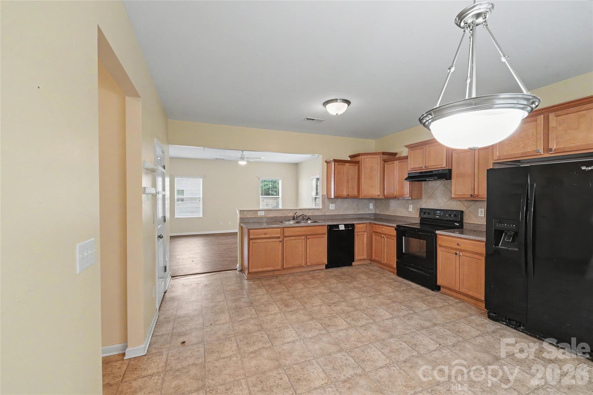 Single Family Residence at 460 Dutch White Drive, Clover, photo 17 of 37