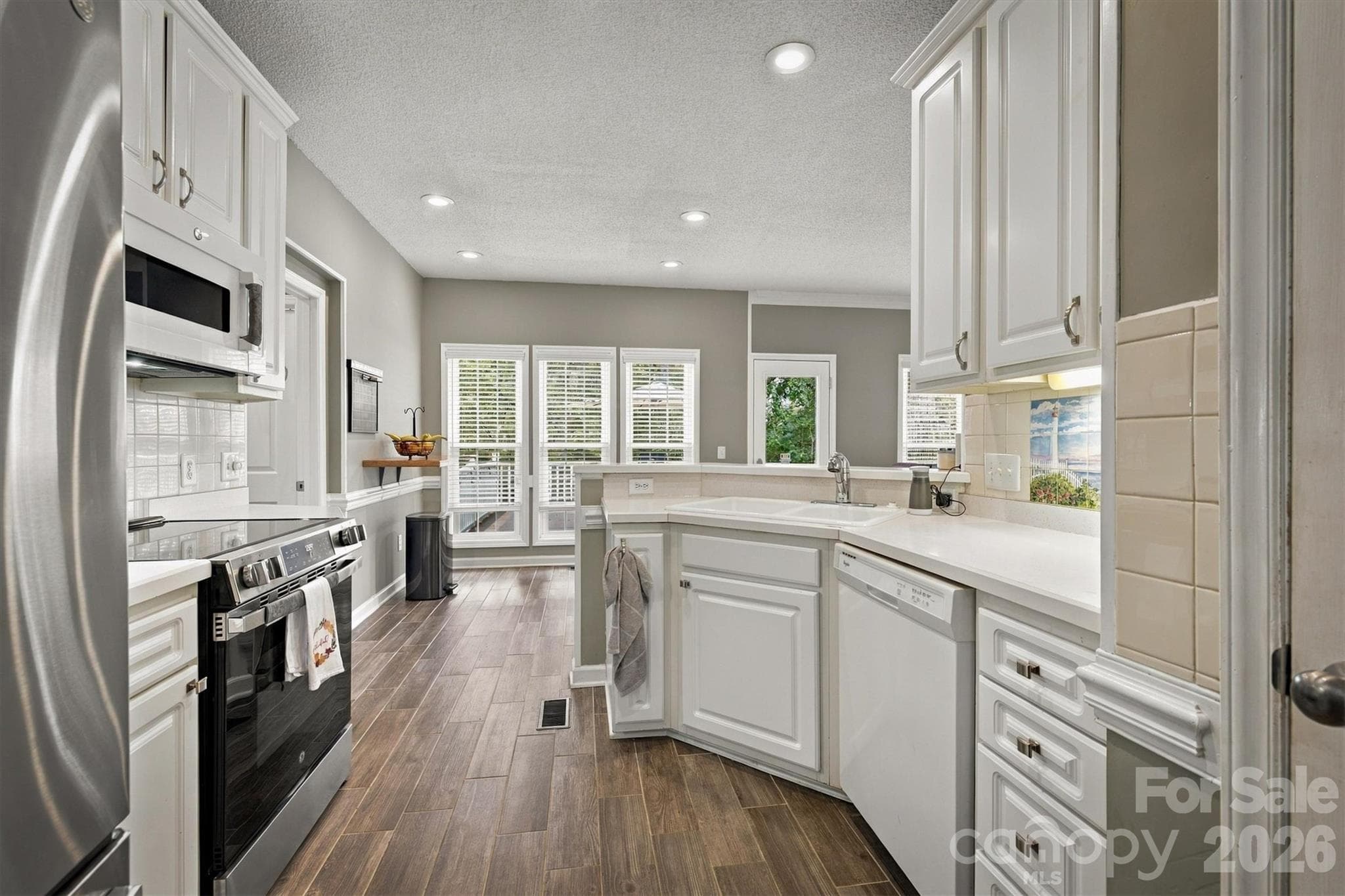 Single Family Residence at 2183 13th Street Court NE, Hickory, photo 4 of 40