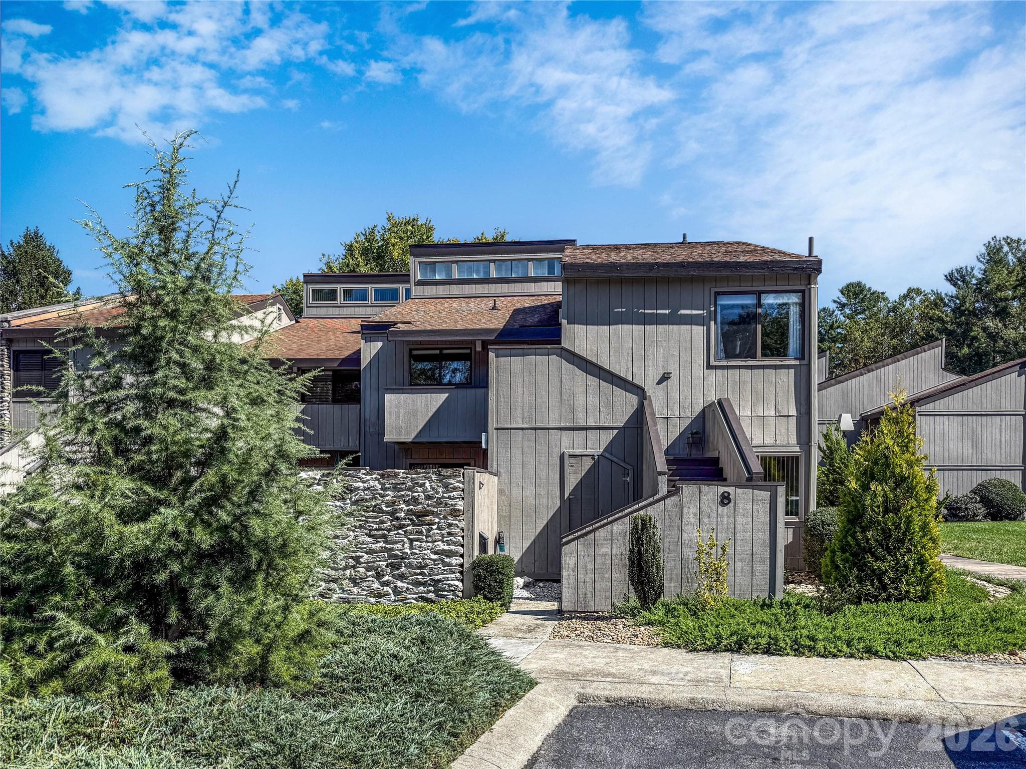 8 Lakemoor Lane