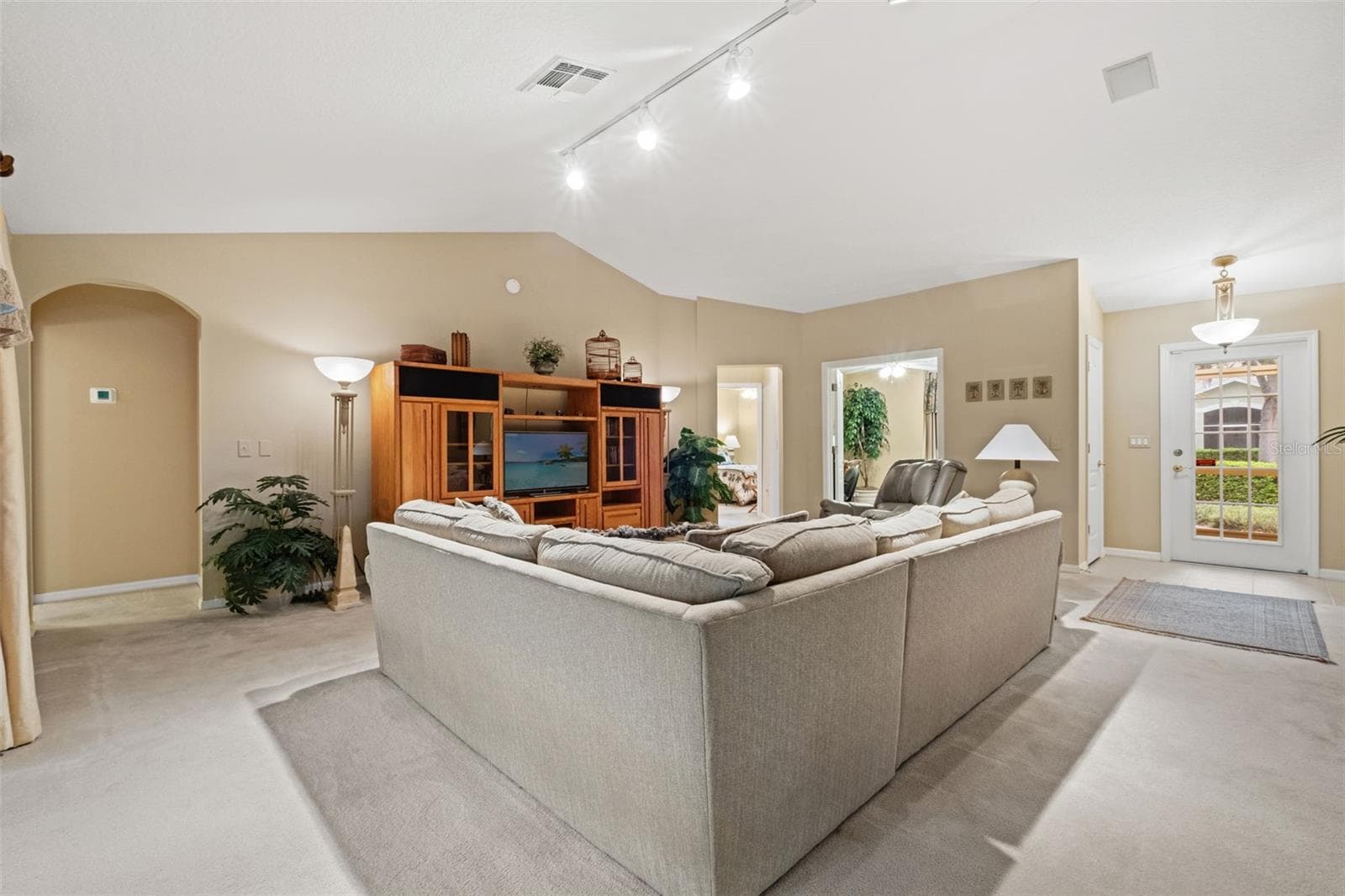 Single Family Residence at 10628 COLLAR DR, SAN ANTONIO, photo 9 of 39