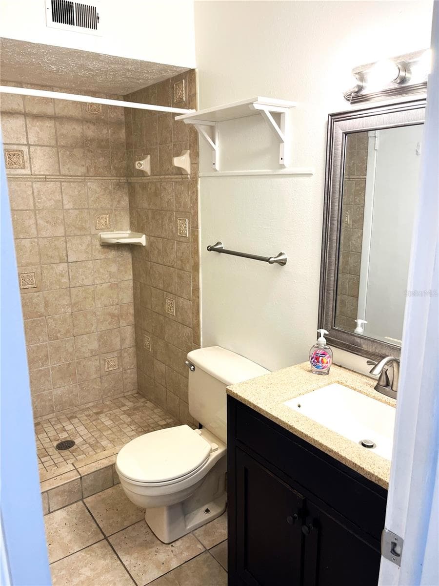 Townhouse at 9459 FOREST HILLS CIR, TAMPA, photo 18 of 32
