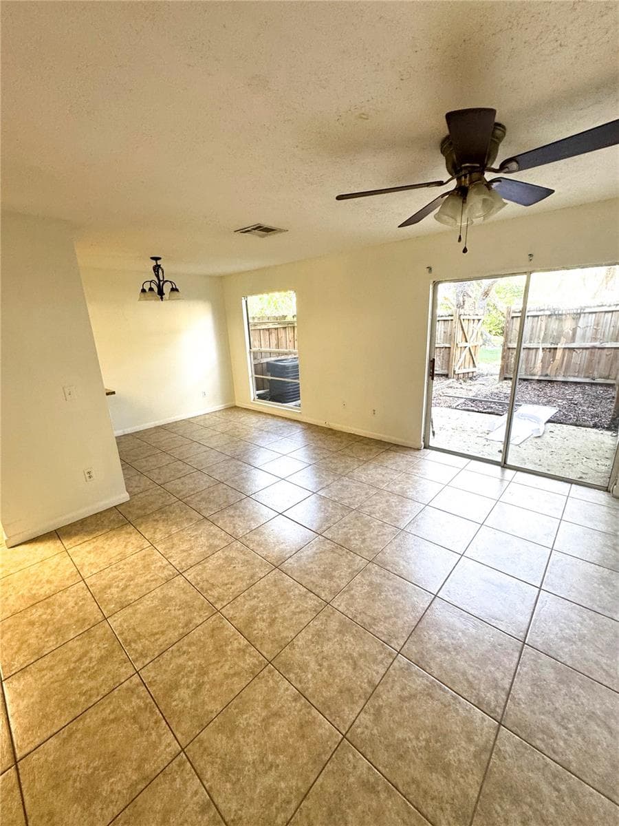 Townhouse at 9459 FOREST HILLS CIR, TAMPA, photo 12 of 32