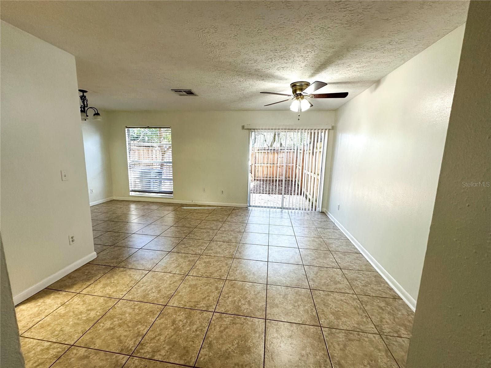 Townhouse at 9459 FOREST HILLS CIR, TAMPA, photo 7 of 32