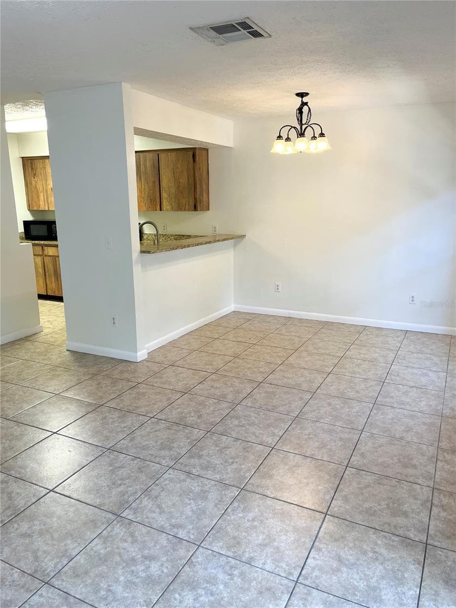 Townhouse at 9459 FOREST HILLS CIR, TAMPA, photo 14 of 32