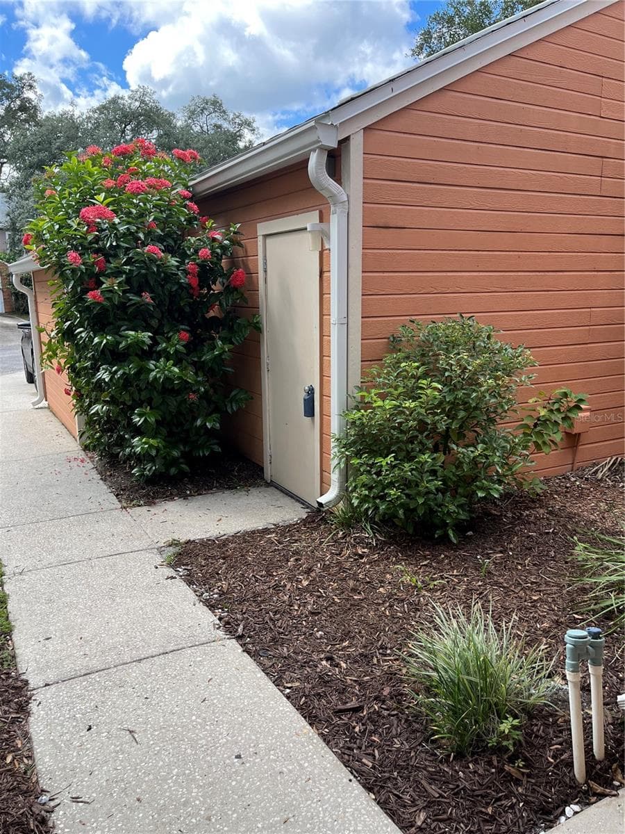 Townhouse at 9459 FOREST HILLS CIR, TAMPA, photo 30 of 32