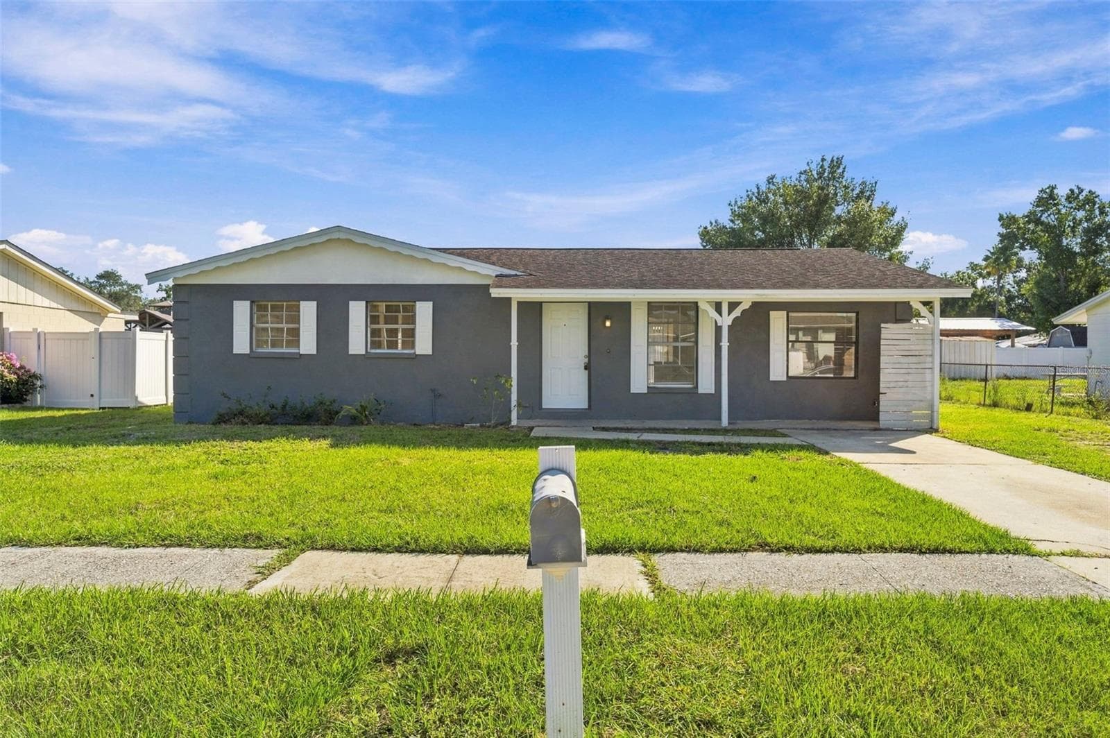 Single Family Residence at 8527 GOLD RIDGE CIR, TAMPA, photo 2 of 23