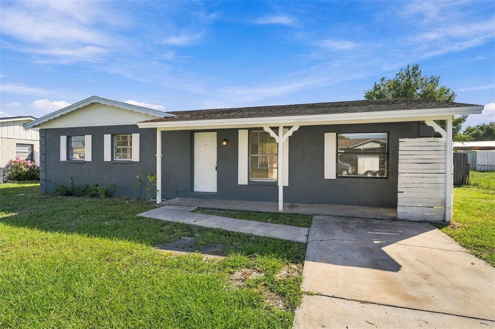 Single Family Residence at 8527 GOLD RIDGE CIR, TAMPA, photo 3 of 23