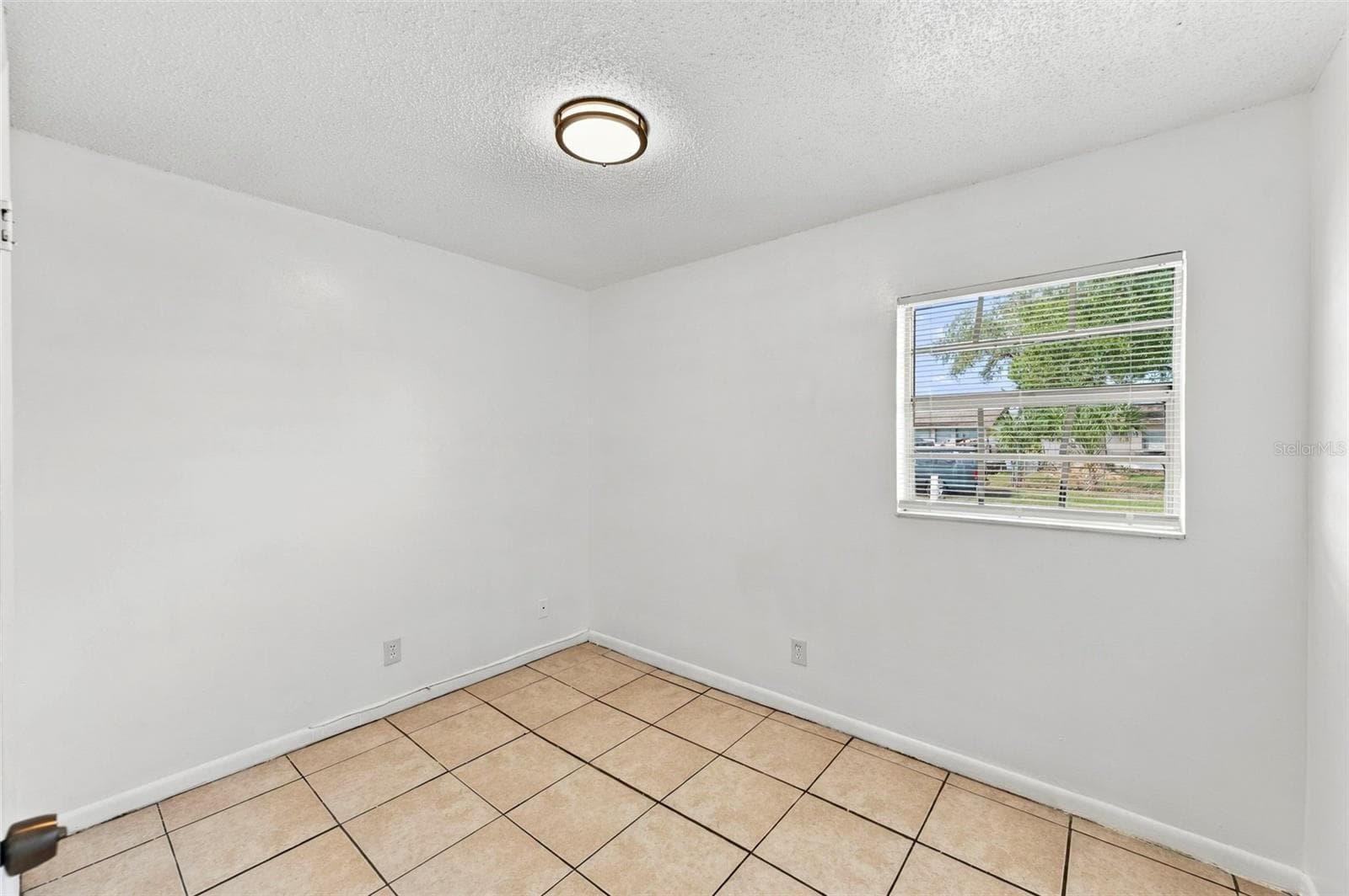 Single Family Residence at 8527 GOLD RIDGE CIR, TAMPA, photo 10 of 23