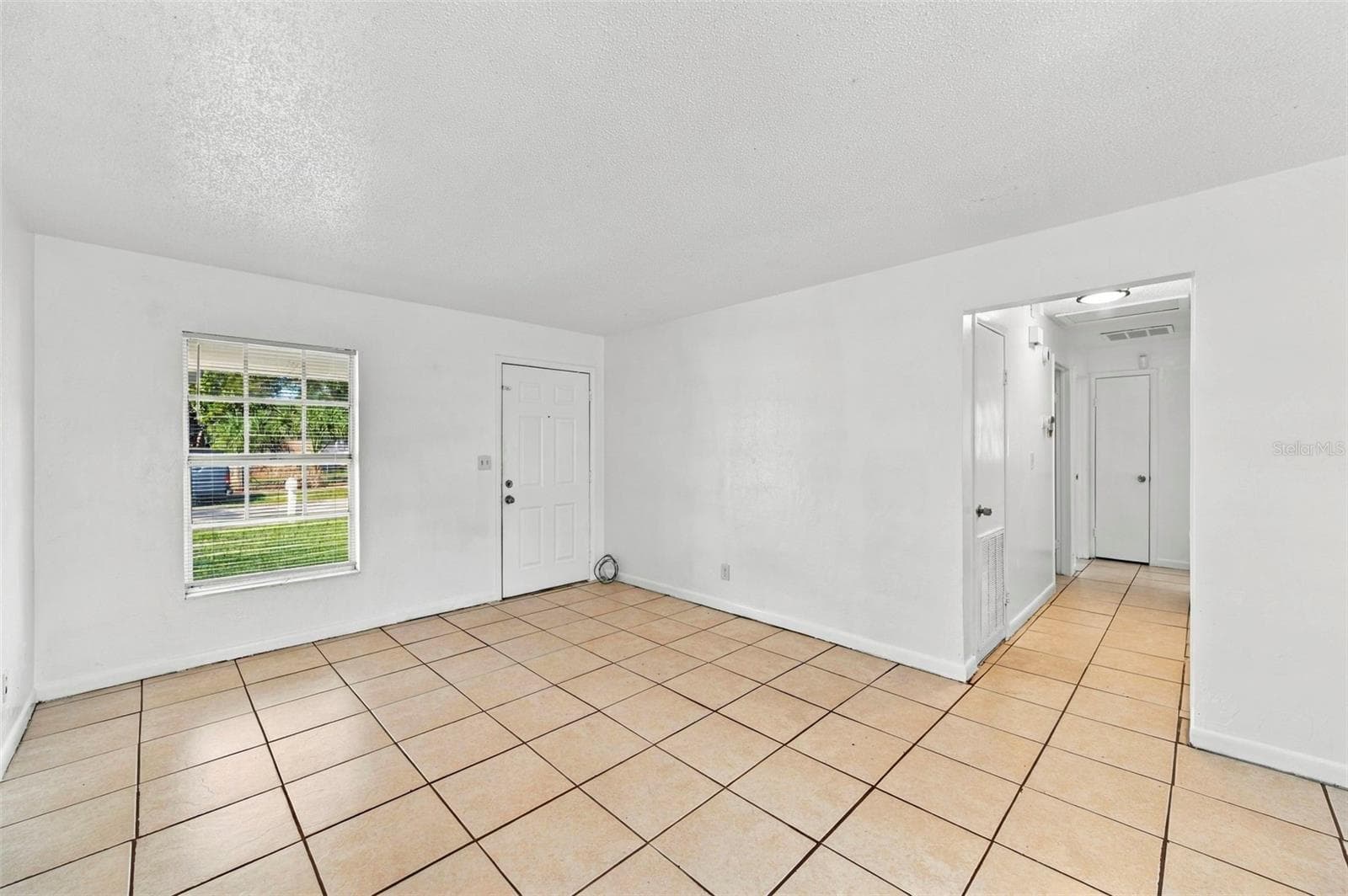 Single Family Residence at 8527 GOLD RIDGE CIR, TAMPA, photo 11 of 23
