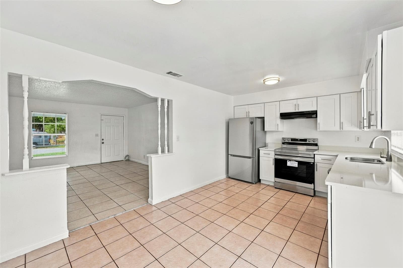 Single Family Residence at 8527 GOLD RIDGE CIR, TAMPA, photo 14 of 23