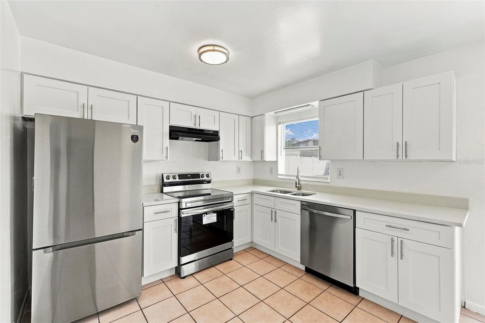 Single Family Residence at 8527 GOLD RIDGE CIR, TAMPA, photo 15 of 23