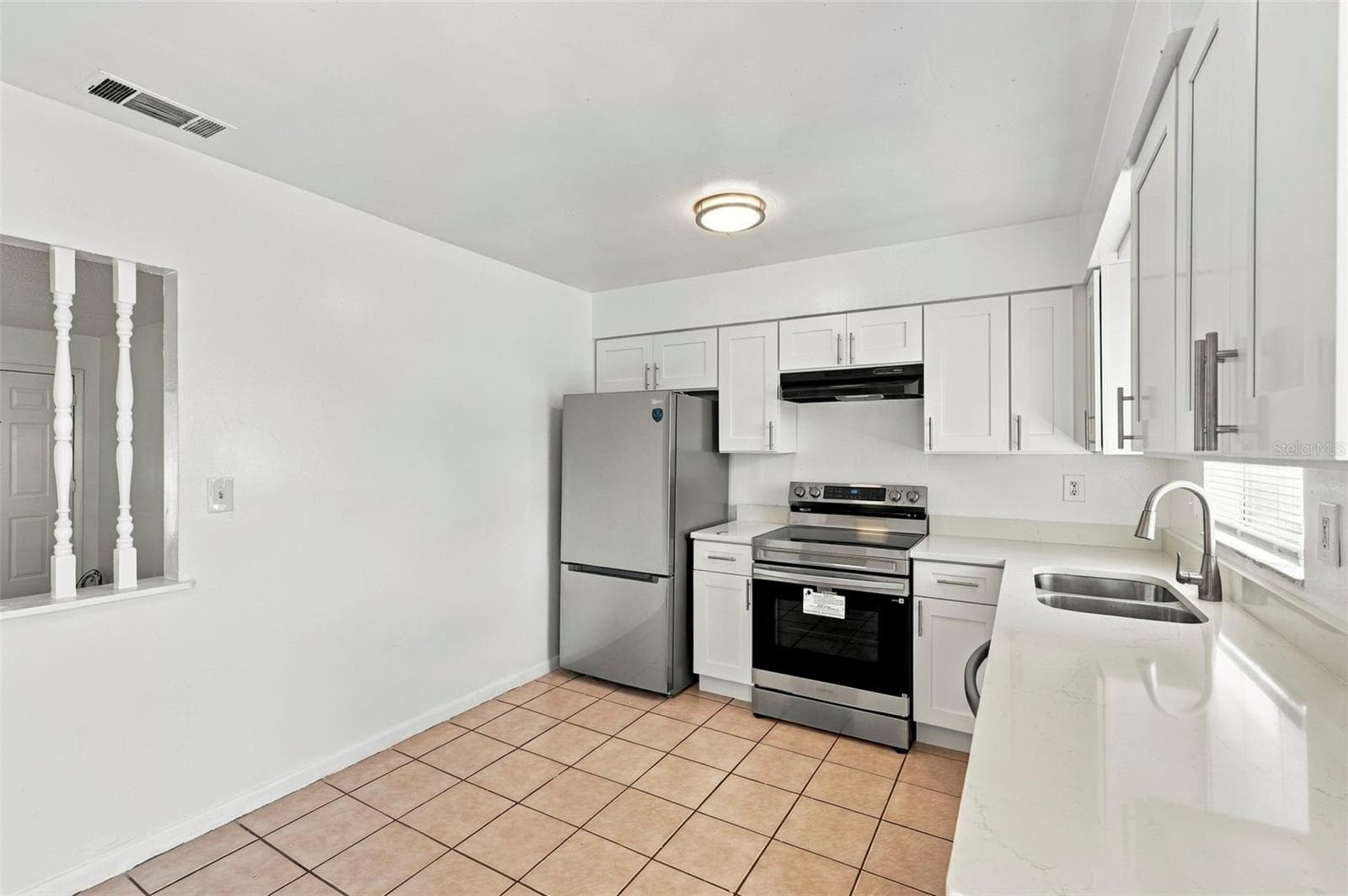 Single Family Residence at 8527 GOLD RIDGE CIR, TAMPA, photo 17 of 23
