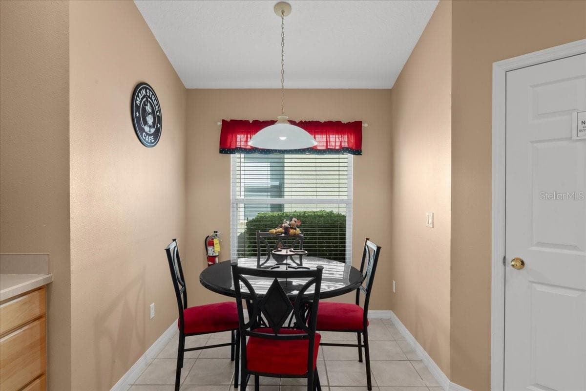 Single Family Residence at 126 HENLEY CIR, DAVENPORT, photo 14 of 50