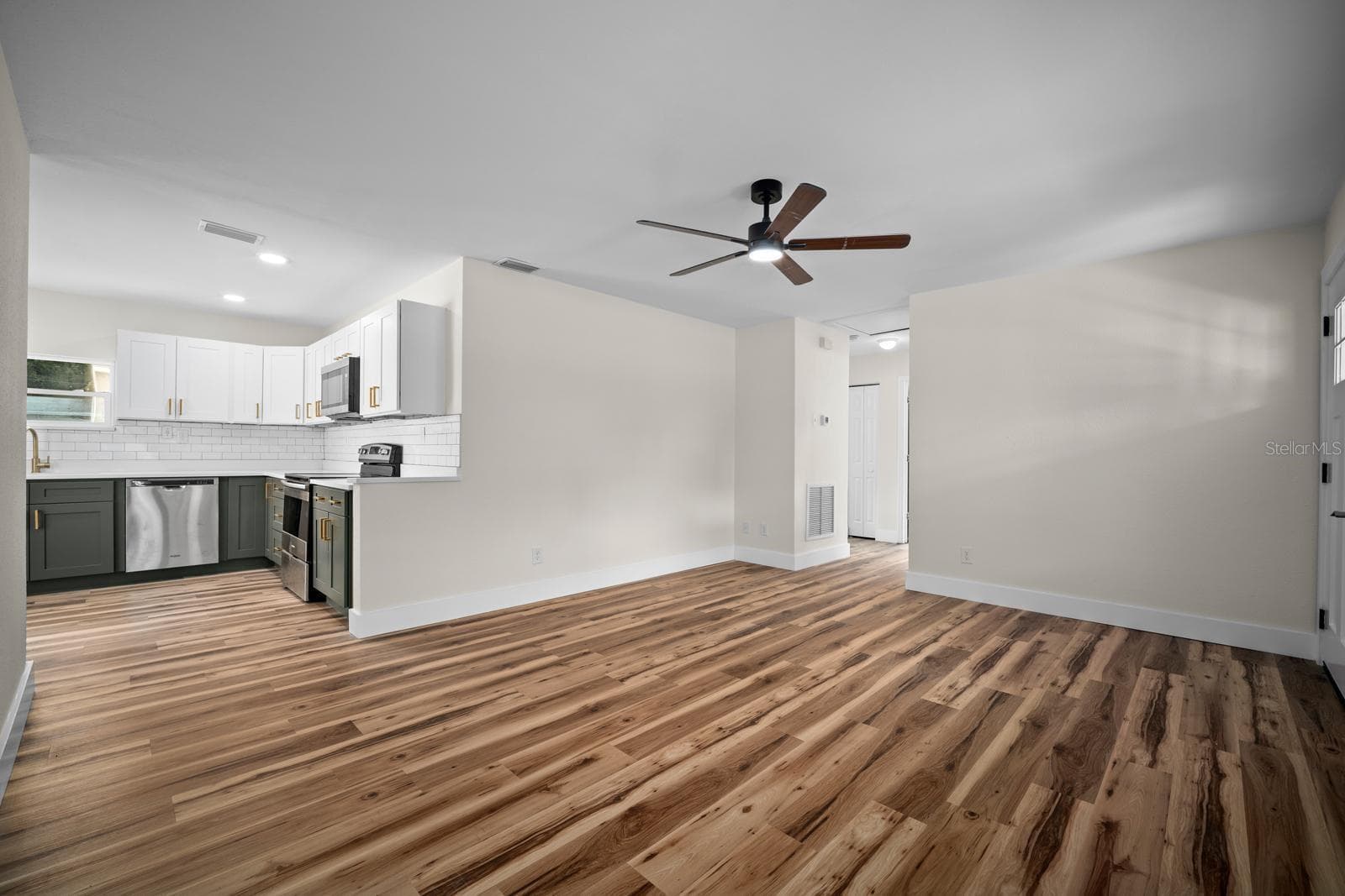 Single Family Residence at 4512 S LOIS AVE, TAMPA, photo 8 of 37