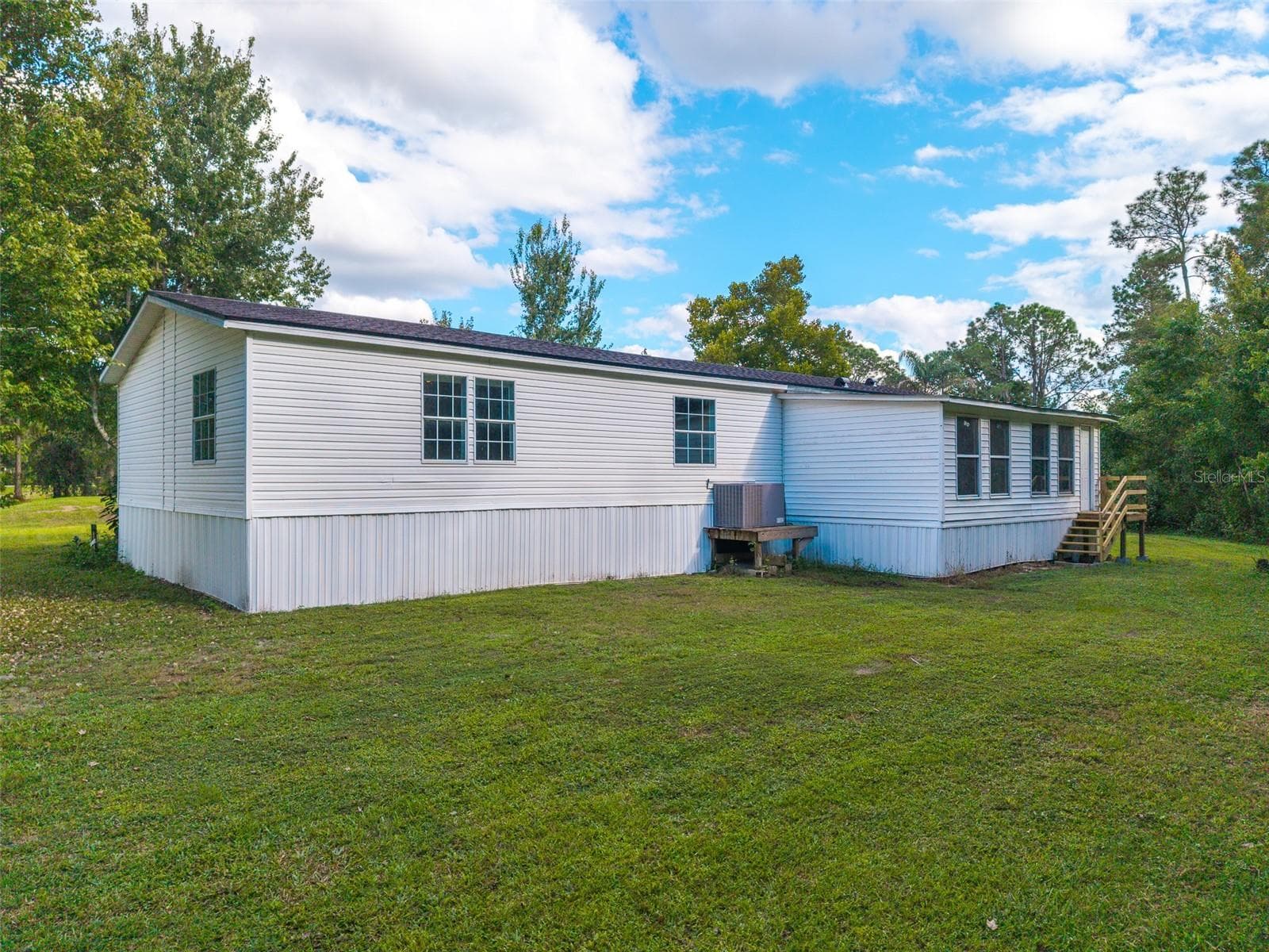 Manufactured Home at 17822 COMMONWEALTH AVE N, POLK CITY, photo 4 of 39