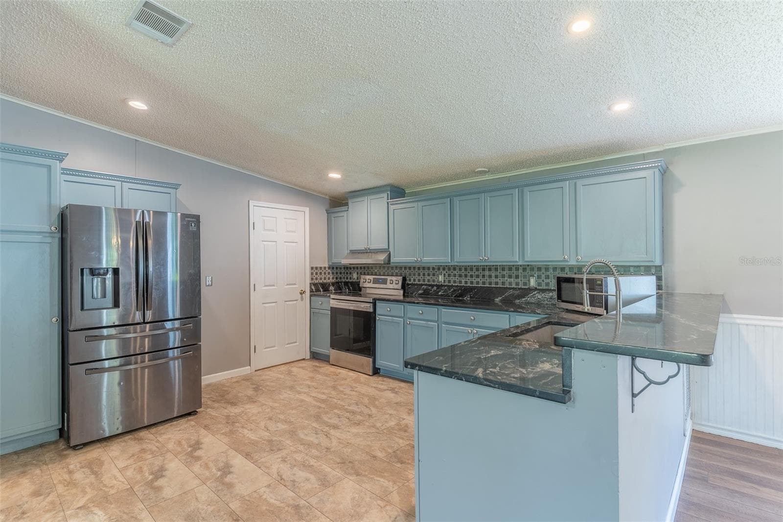 Manufactured Home at 17822 COMMONWEALTH AVE N, POLK CITY, photo 16 of 39