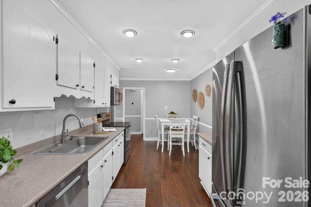 Single Family Residence at 4124 Bridgewood Lane, Charlotte, photo 16 of 32