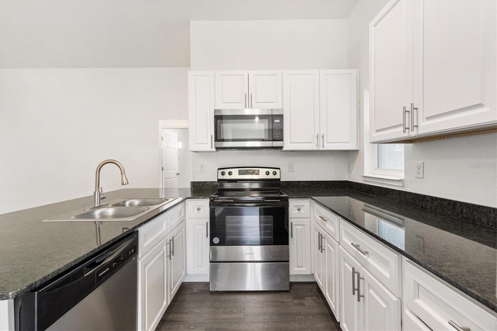 Single Family Residence at 16010 SE 91ST CT, SUMMERFIELD, photo 11 of 39