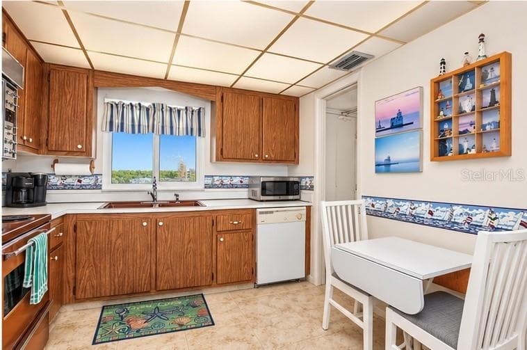 Kitchen - 4575 COVE CIR #709, ST PETERSBURG