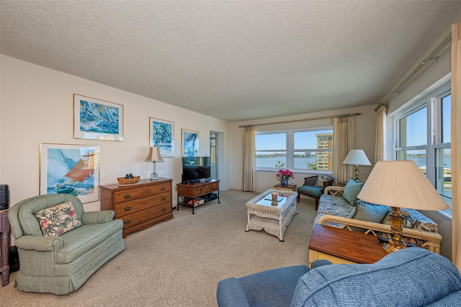 Living room - 4575 COVE CIR #709, ST PETERSBURG