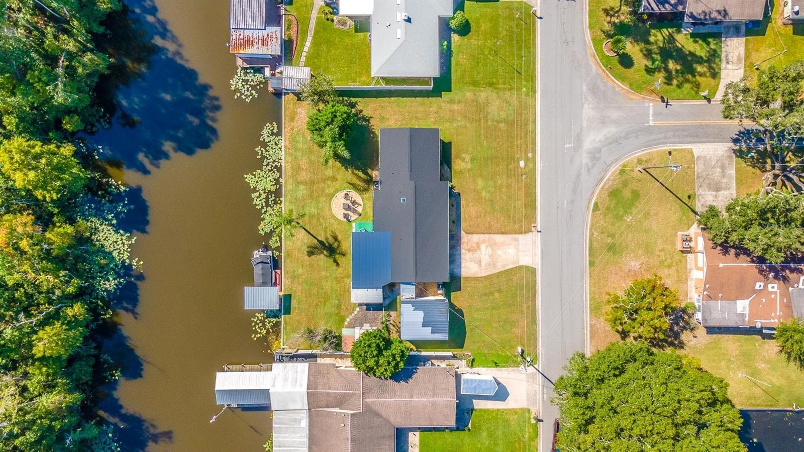 Single Family Residence at 13524 COUNTRY CLUB DR, TAVARES, photo 3 of 78