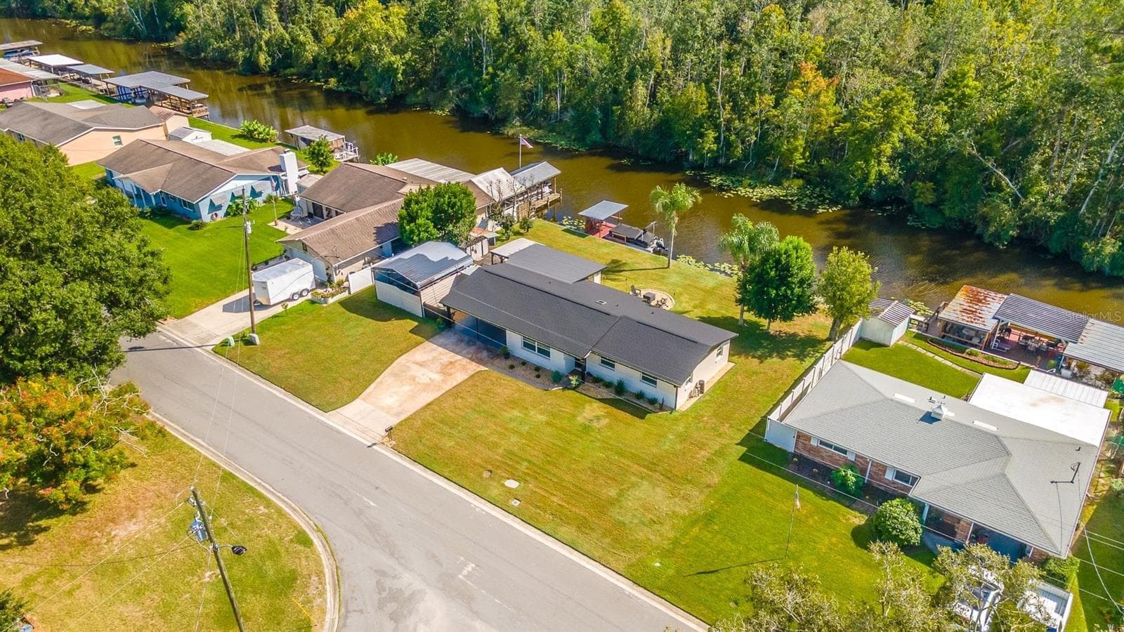 Single Family Residence at 13524 COUNTRY CLUB DR, TAVARES, photo 7 of 78