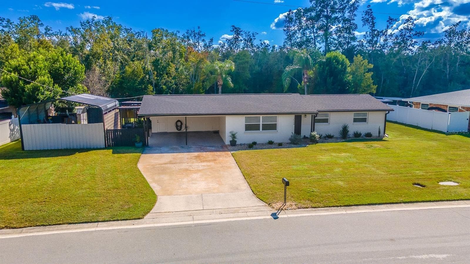 Single Family Residence at 13524 COUNTRY CLUB DR, TAVARES, photo 2 of 78