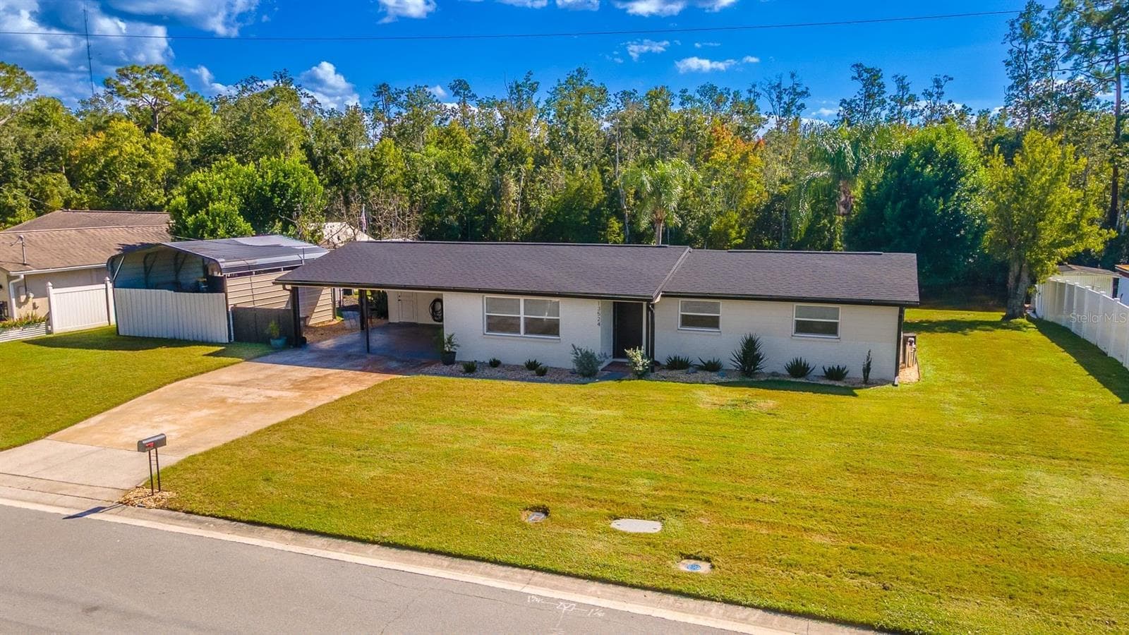 Single Family Residence at 13524 COUNTRY CLUB DR, TAVARES, photo 9 of 78