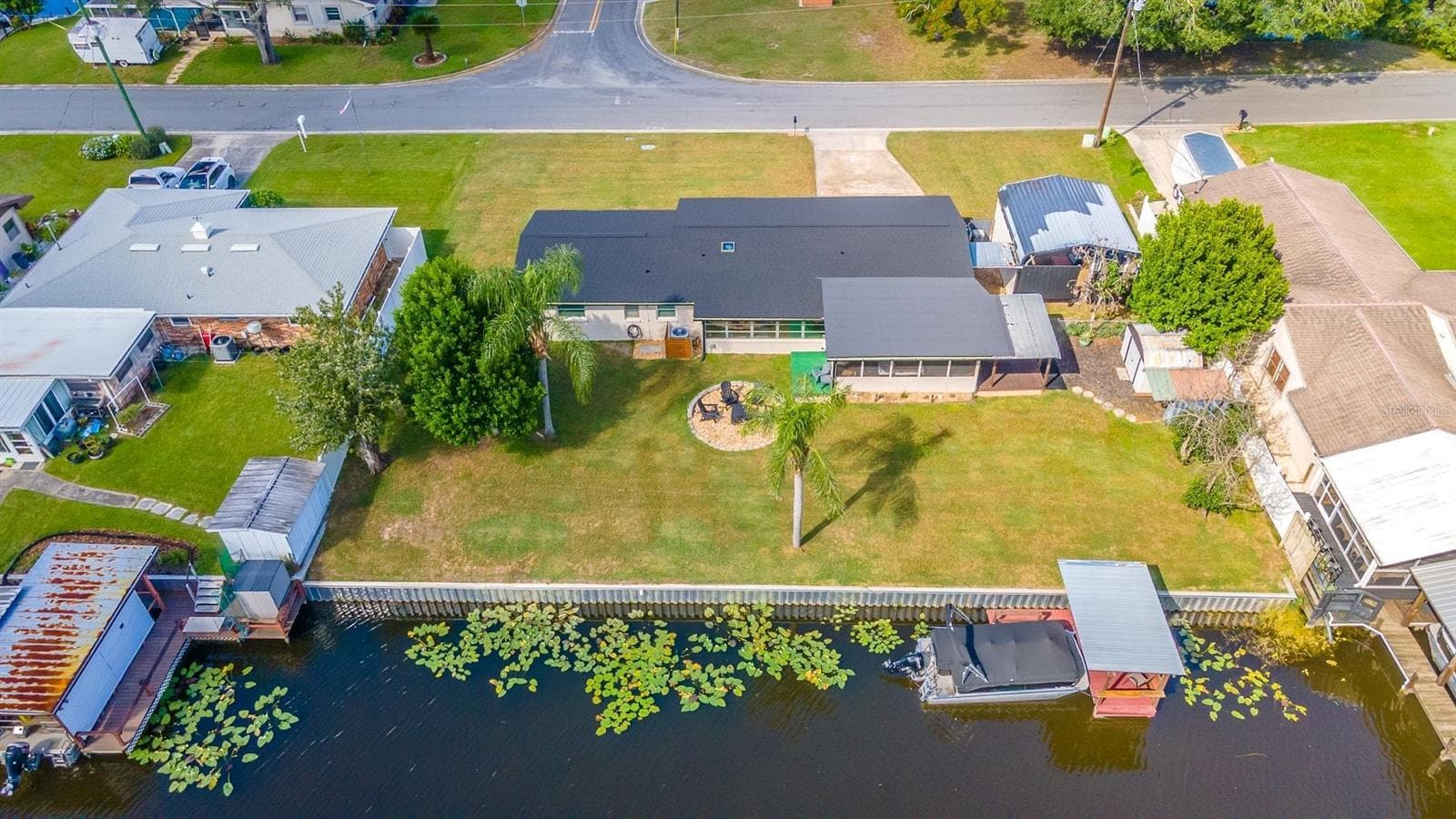 Single Family Residence at 13524 COUNTRY CLUB DR, TAVARES, photo 11 of 78