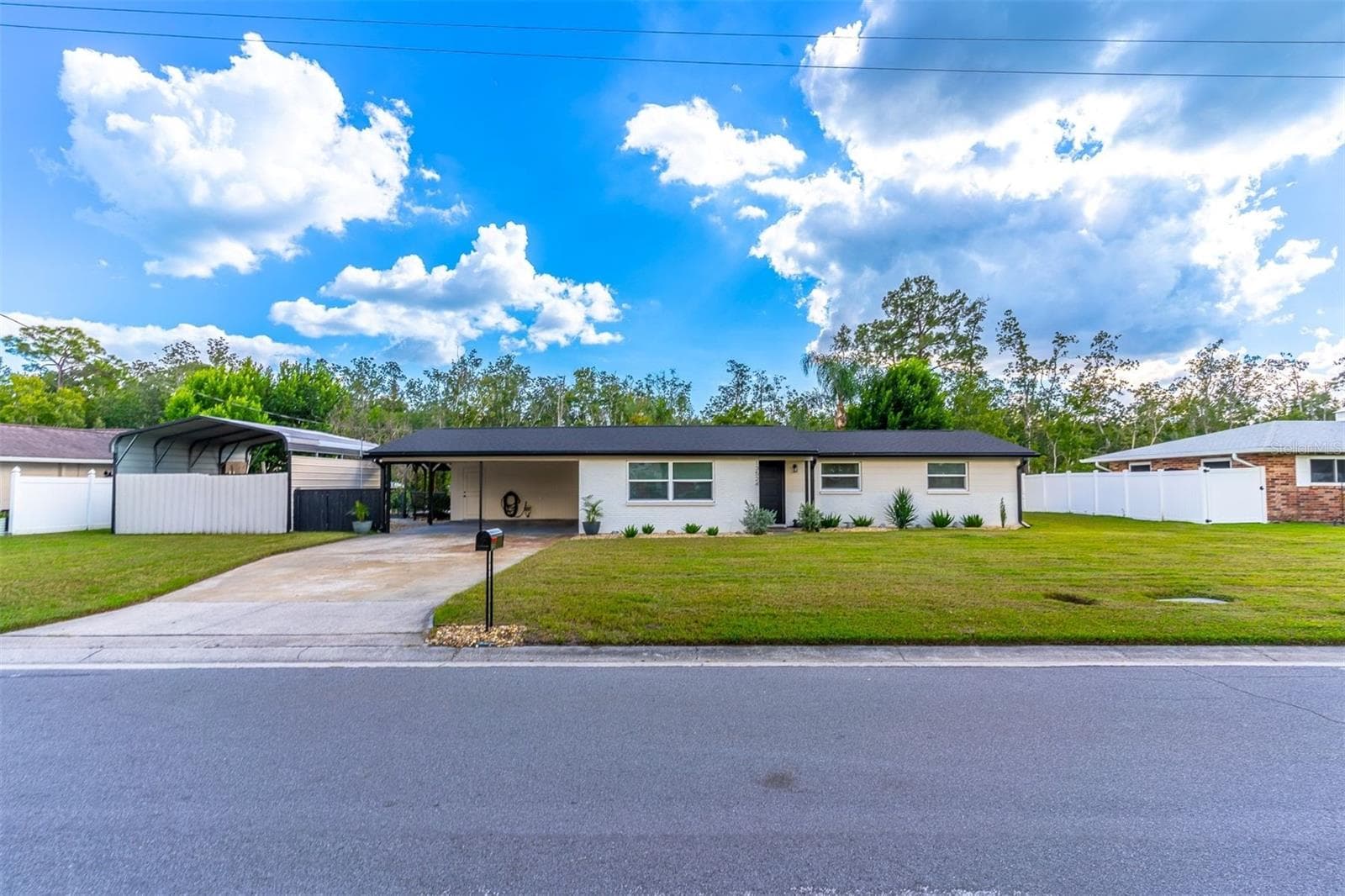 Single Family Residence at 13524 COUNTRY CLUB DR, TAVARES, photo 15 of 78