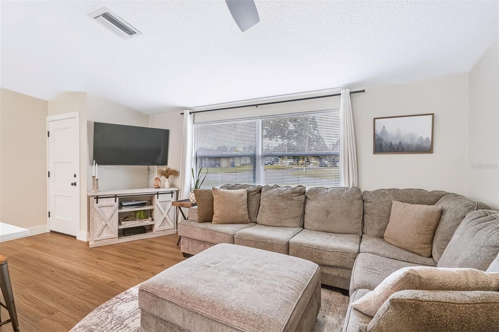 Single Family Residence at 13524 COUNTRY CLUB DR, TAVARES, photo 21 of 78