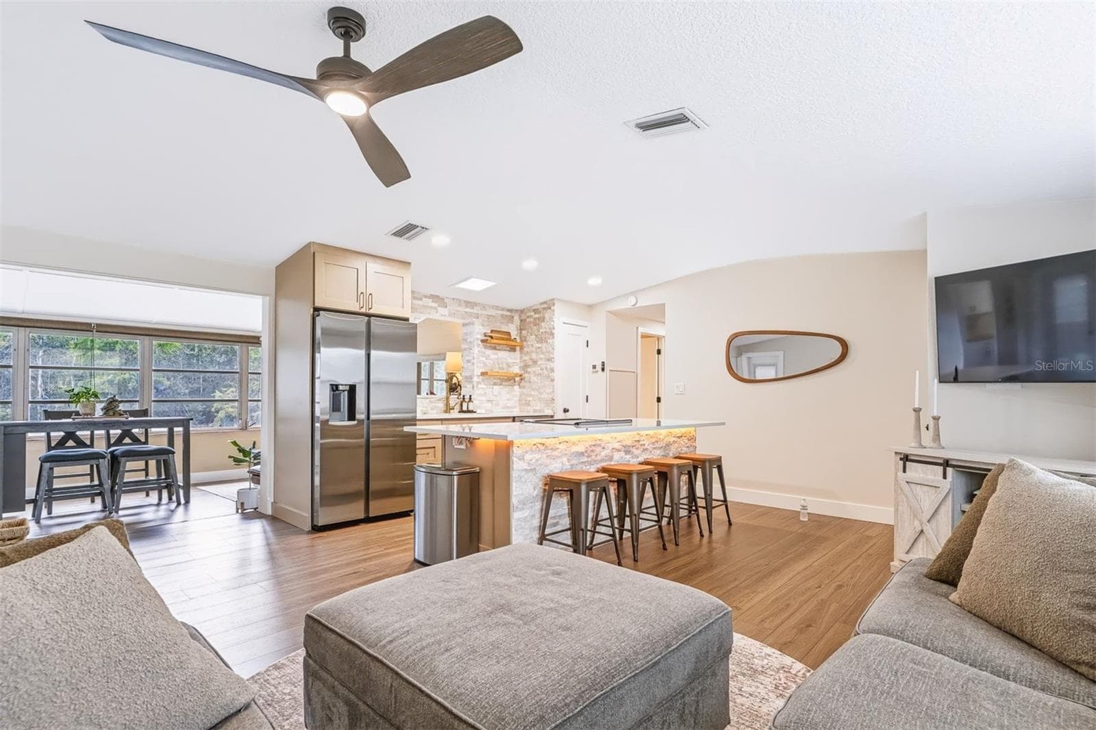 Single Family Residence at 13524 COUNTRY CLUB DR, TAVARES, photo 22 of 78