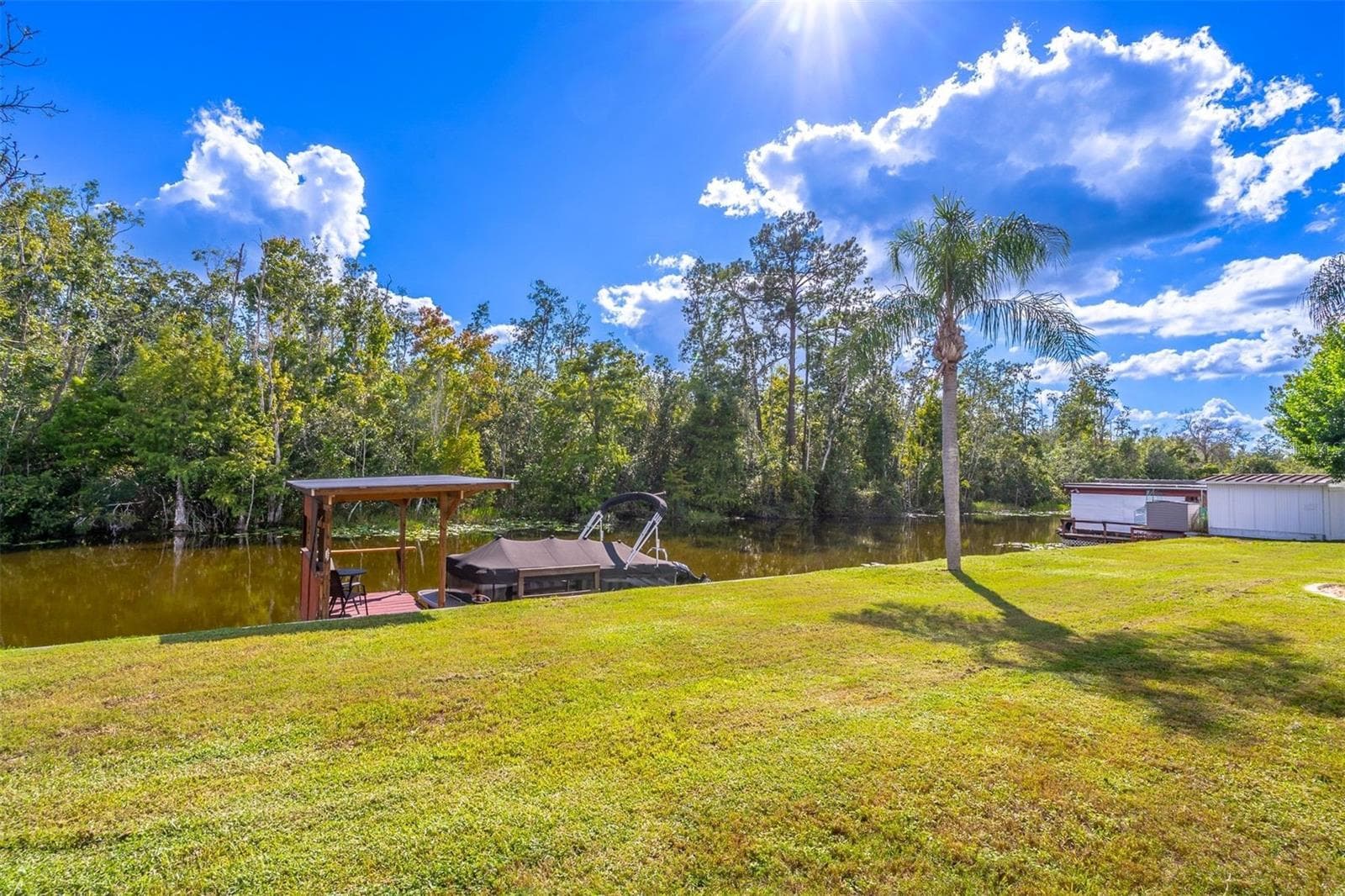 Single Family Residence at 13524 COUNTRY CLUB DR, TAVARES, photo 50 of 78