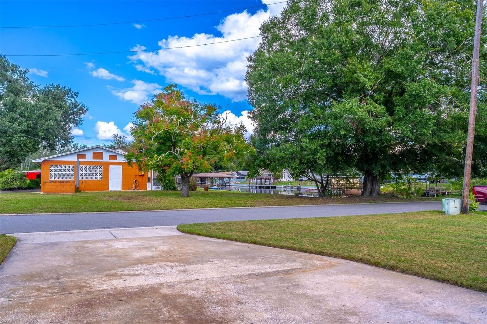 Single Family Residence at 13524 COUNTRY CLUB DR, TAVARES, photo 61 of 78