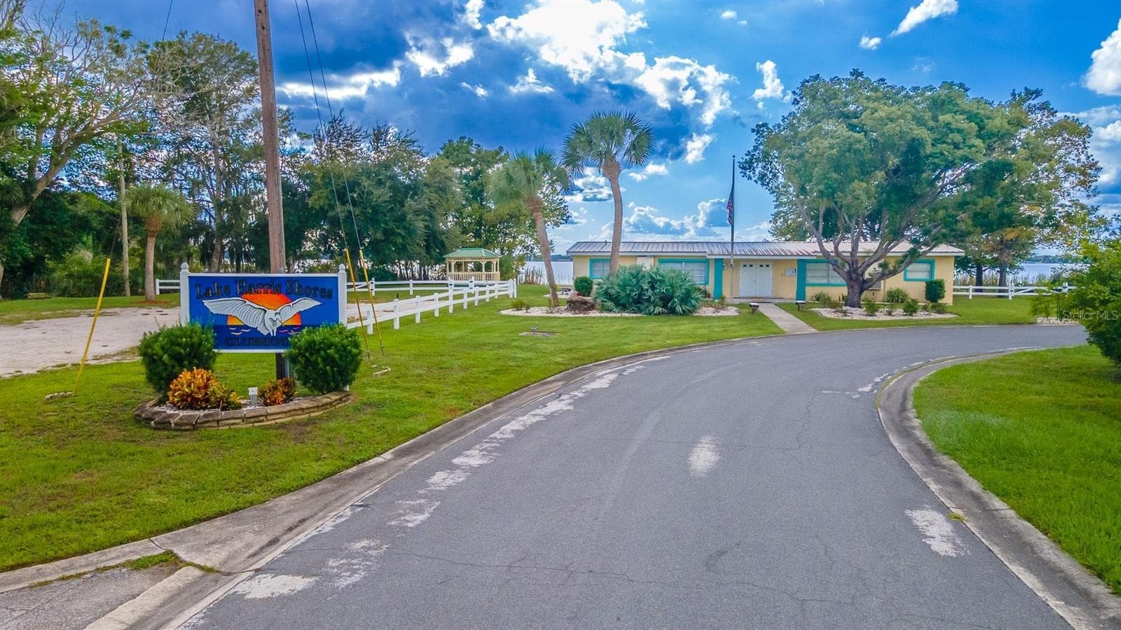 Single Family Residence at 13524 COUNTRY CLUB DR, TAVARES, photo 66 of 78