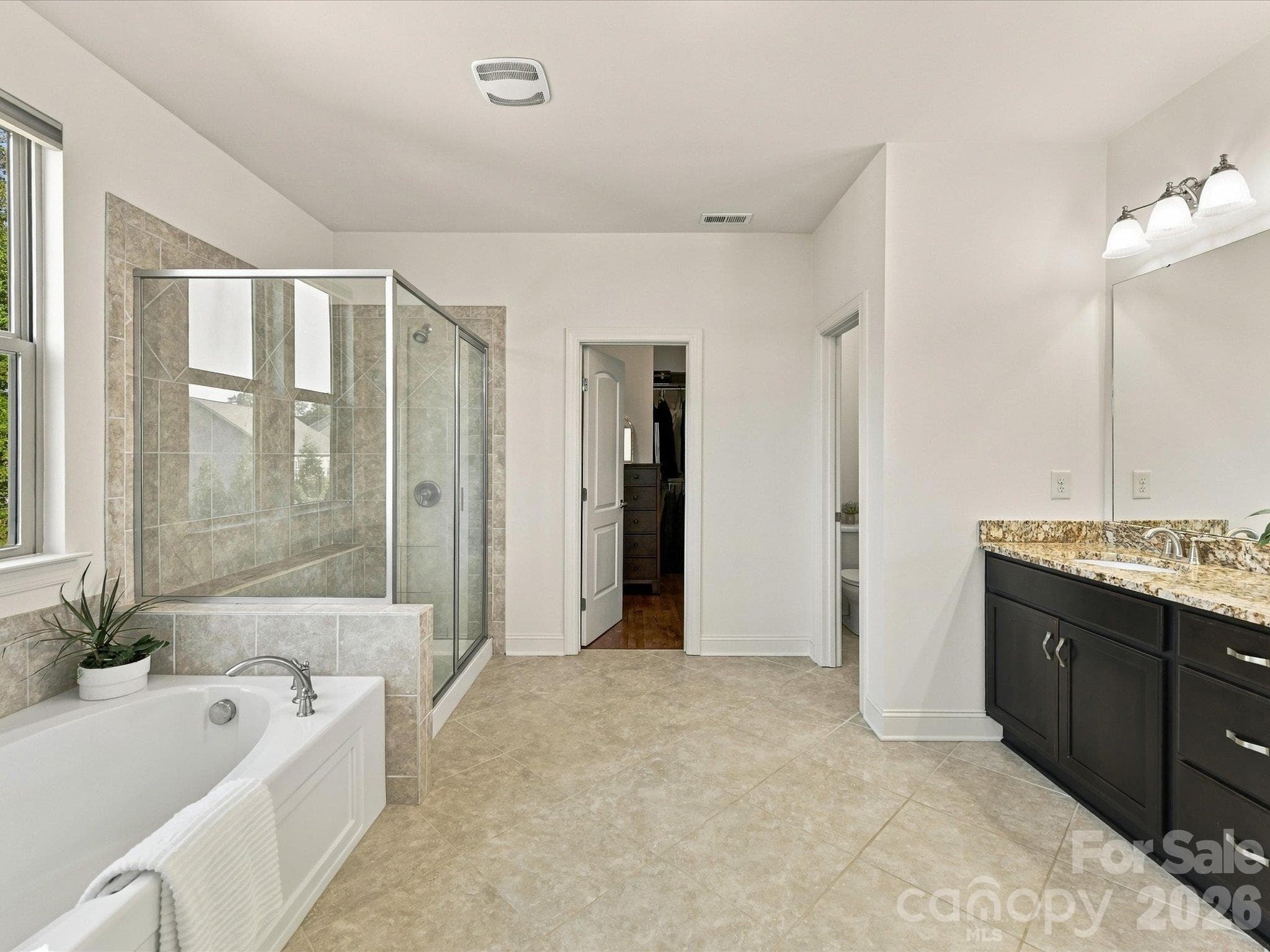 Single Family Residence at 522 Iron Horse Lane, Midland, photo 18 of 47