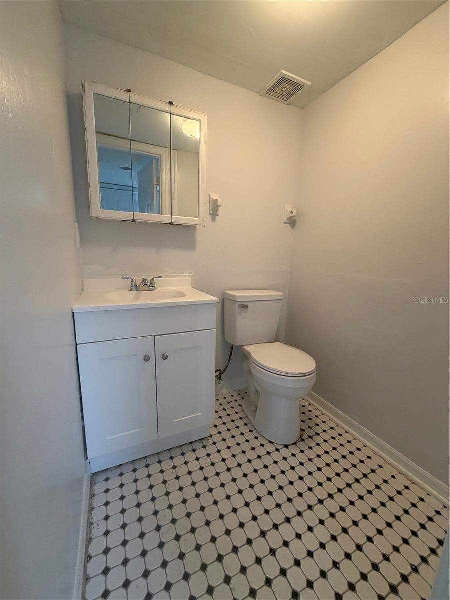 Duplex at 737 E CHURCH AVE, LONGWOOD, photo 10 of 21