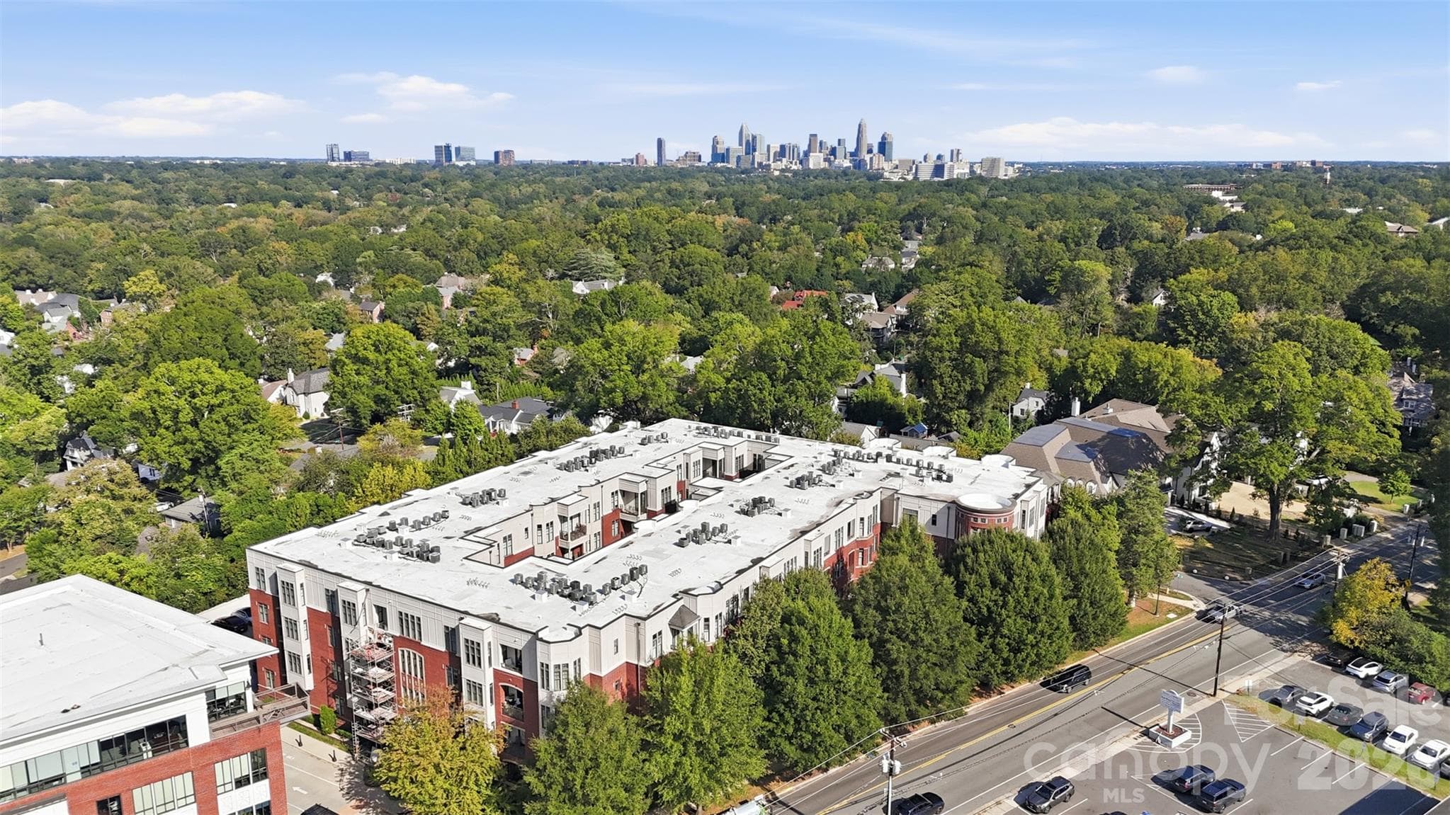 Condominium at 2810 Selwyn Avenue, Charlotte, photo 23 of 28