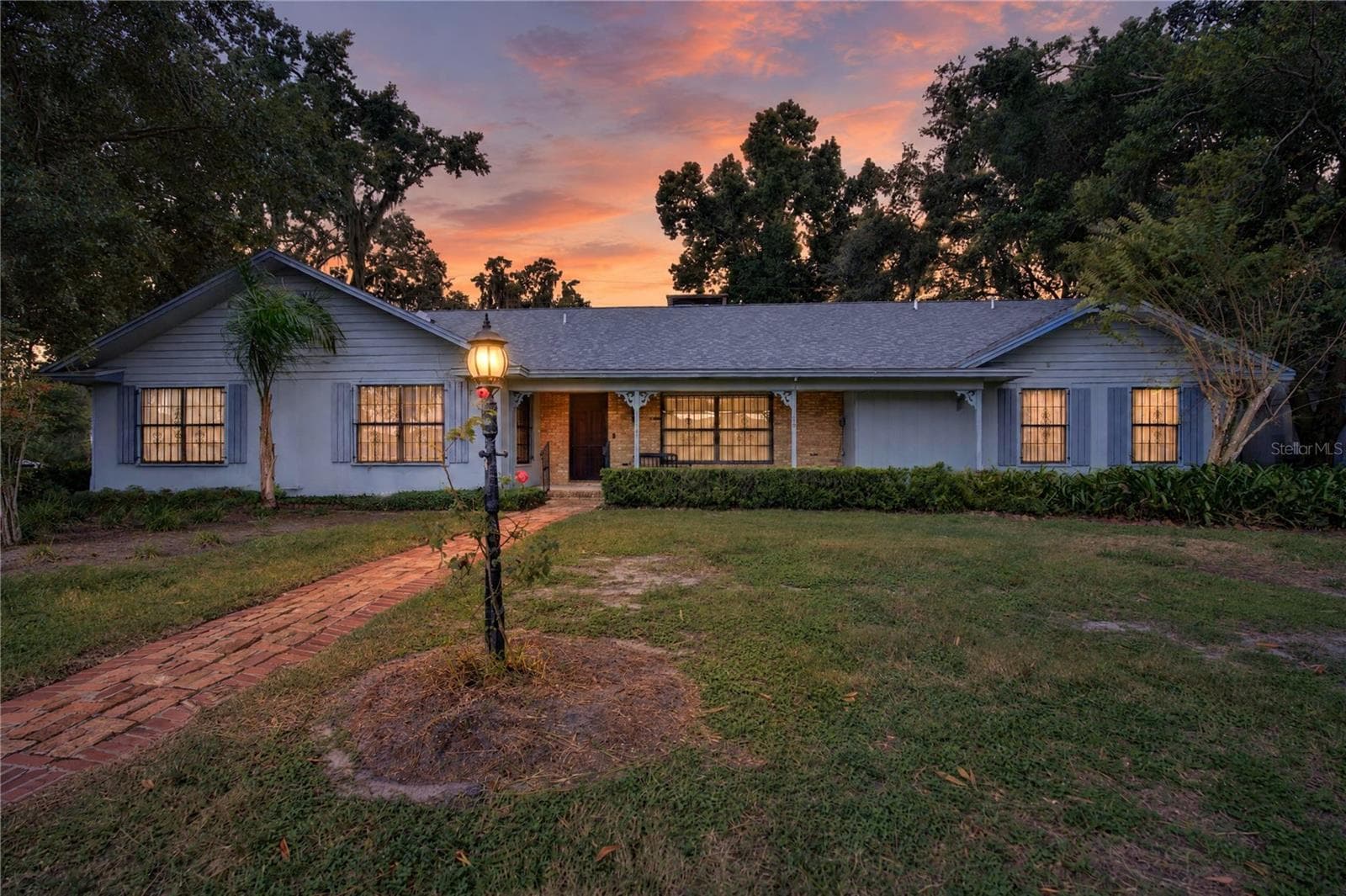 2000 FAIRWAY DR