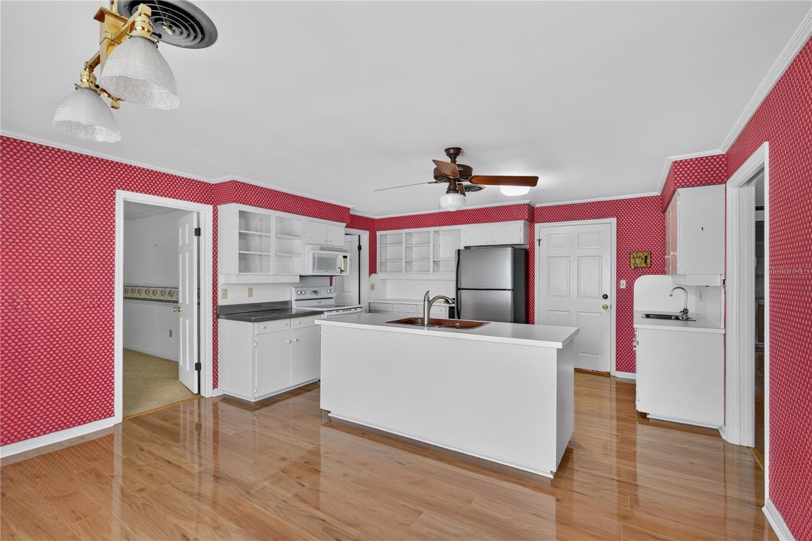 Single Family Residence at 2000 FAIRWAY DR, EUSTIS, photo 10 of 40
