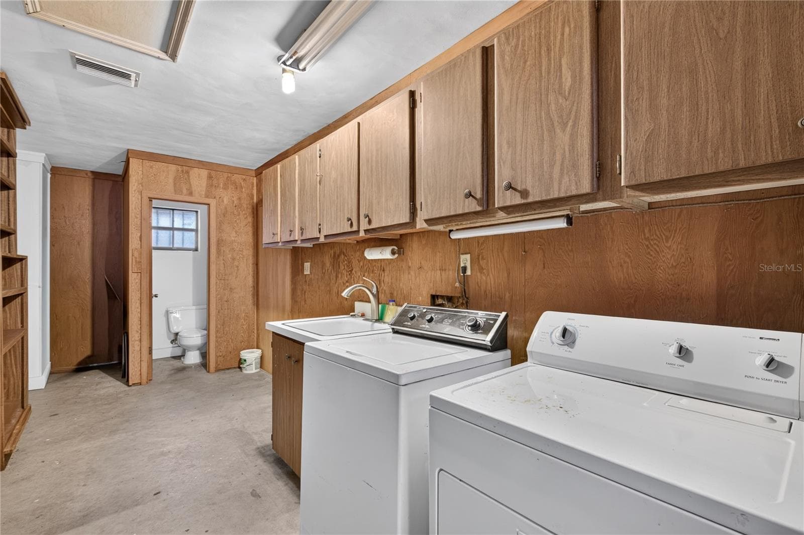 Single Family Residence at 2000 FAIRWAY DR, EUSTIS, photo 18 of 40