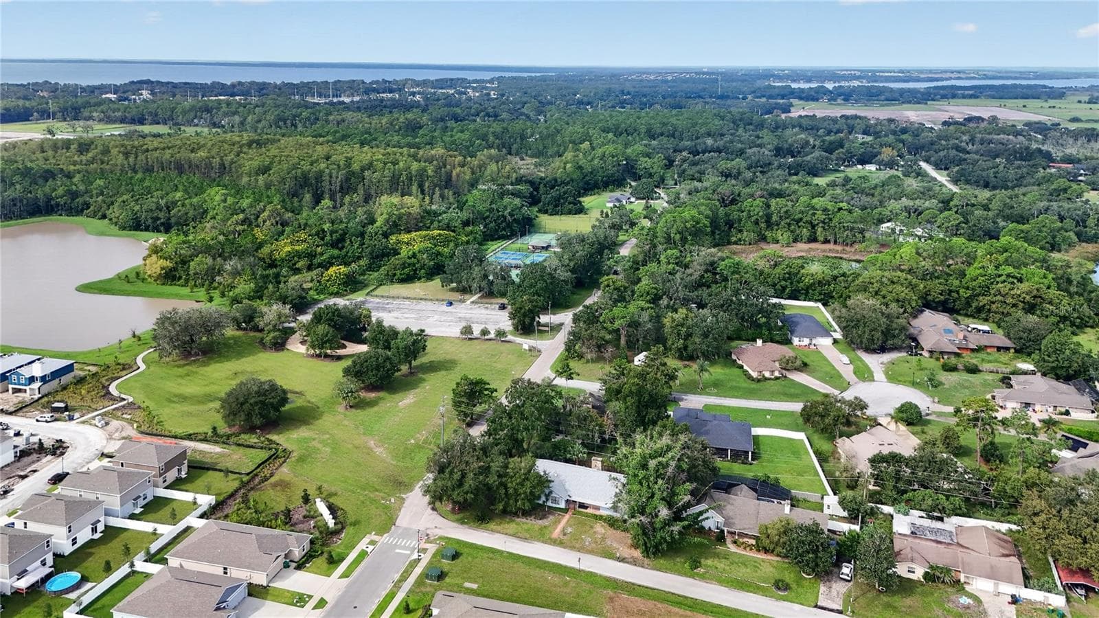 Single Family Residence at 2000 FAIRWAY DR, EUSTIS, photo 32 of 40