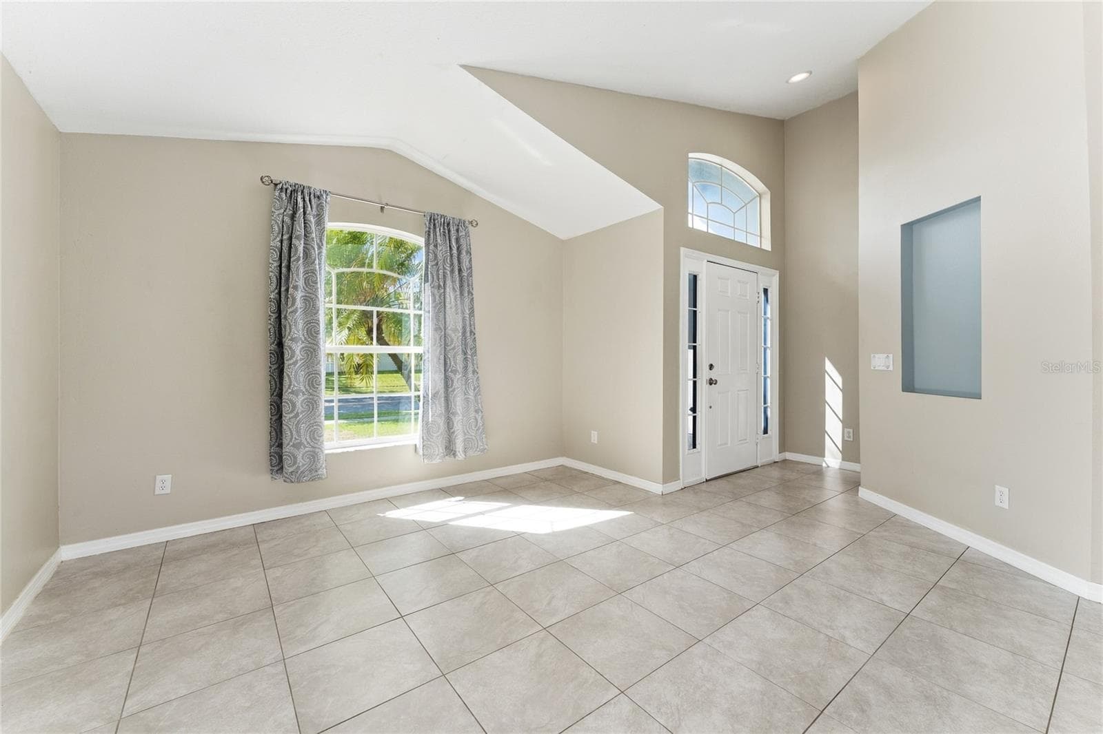 Single Family Residence at 4106 LONGWORTH LOOP, KISSIMMEE, photo 14 of 35