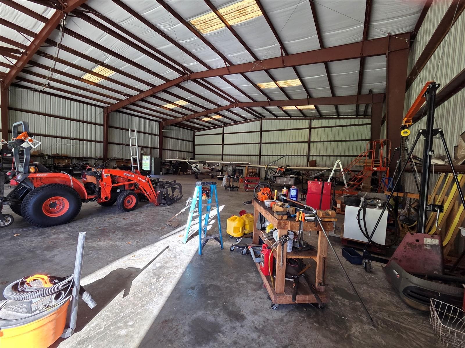 Hanger Interior - 950 W HIGHWAY 316, CITRA