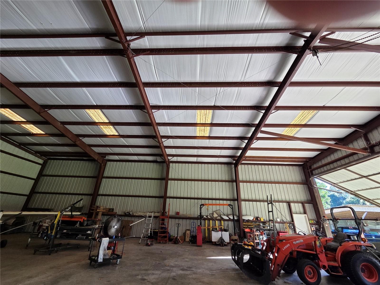 Hanger open sky light panels - 950 W HIGHWAY 316, CITRA