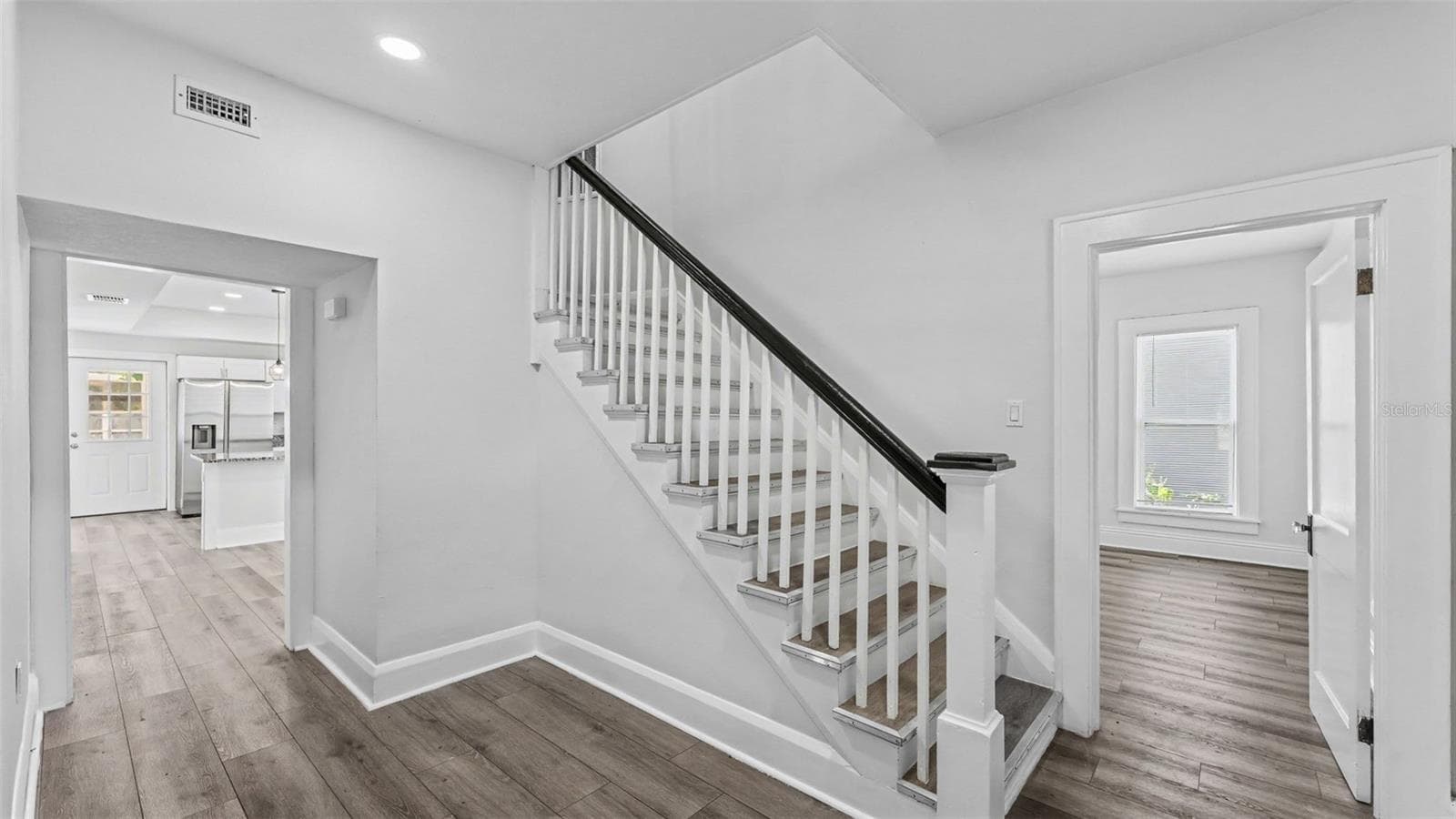 Single Family Residence at 1044 W LIME ST, LAKELAND, photo 17 of 55