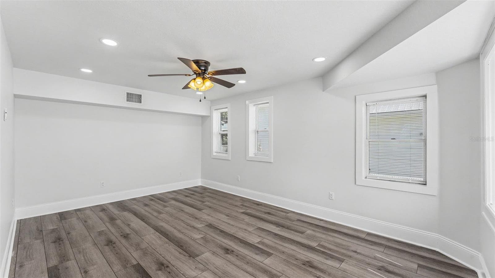 Single Family Residence at 1044 W LIME ST, LAKELAND, photo 34 of 55