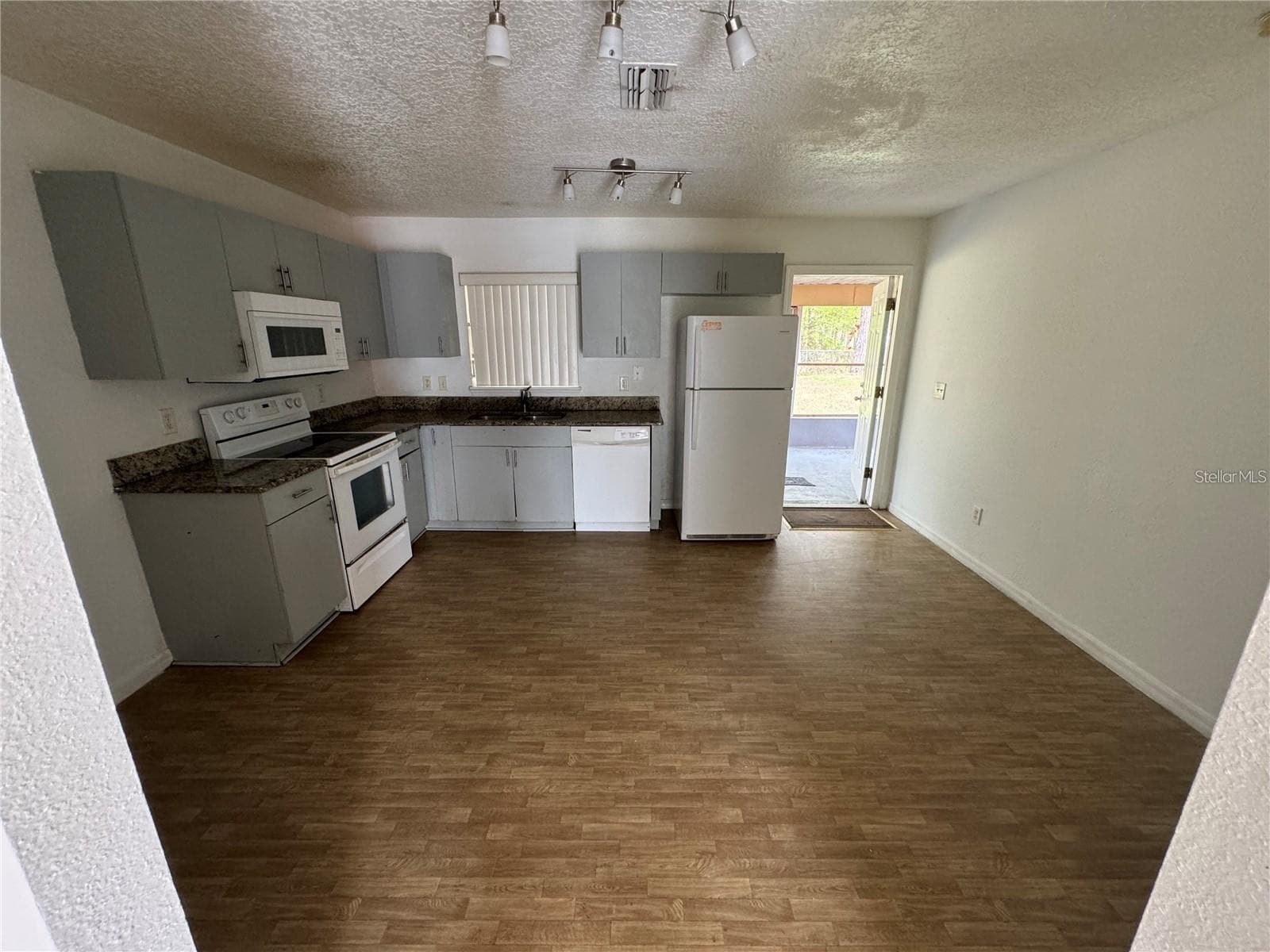 Single Family Residence at 821 SAVONA PL, KISSIMMEE, photo 2 of 7