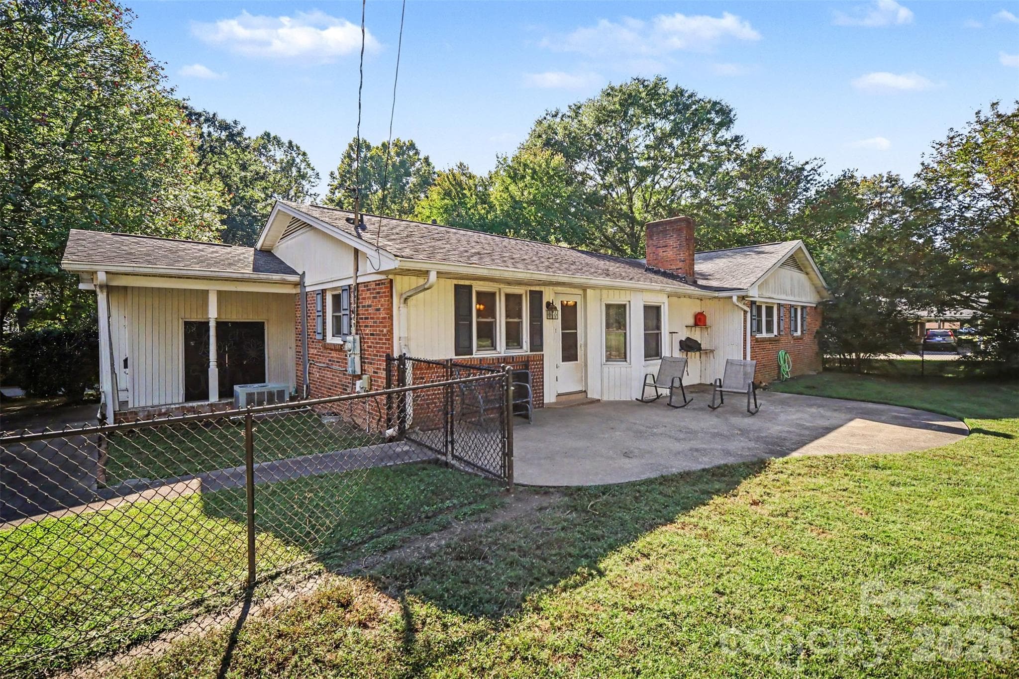 Single Family Residence at 402 Sunset Circle, Dallas, photo 6 of 46