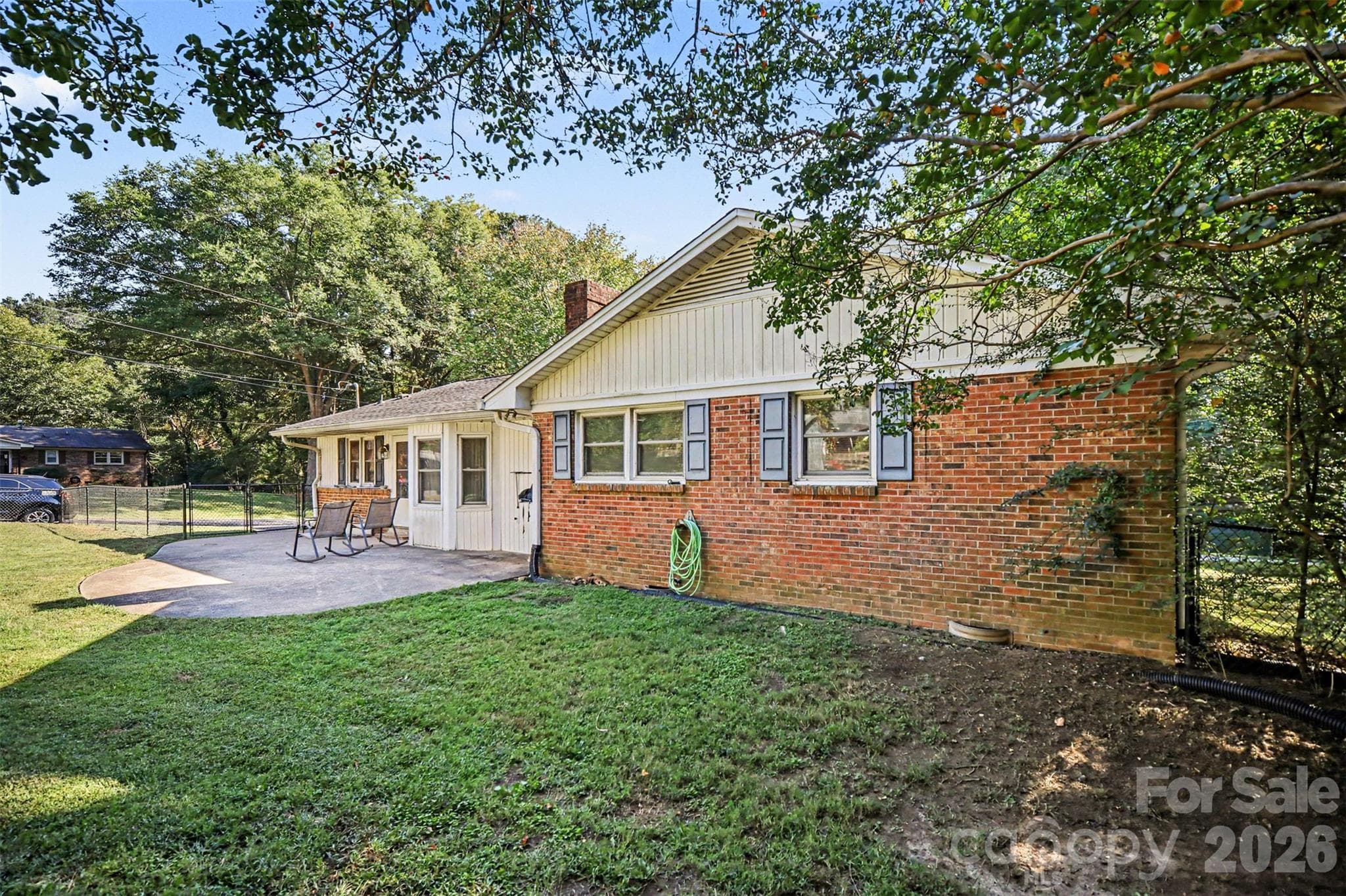 Single Family Residence at 402 Sunset Circle, Dallas, photo 28 of 46